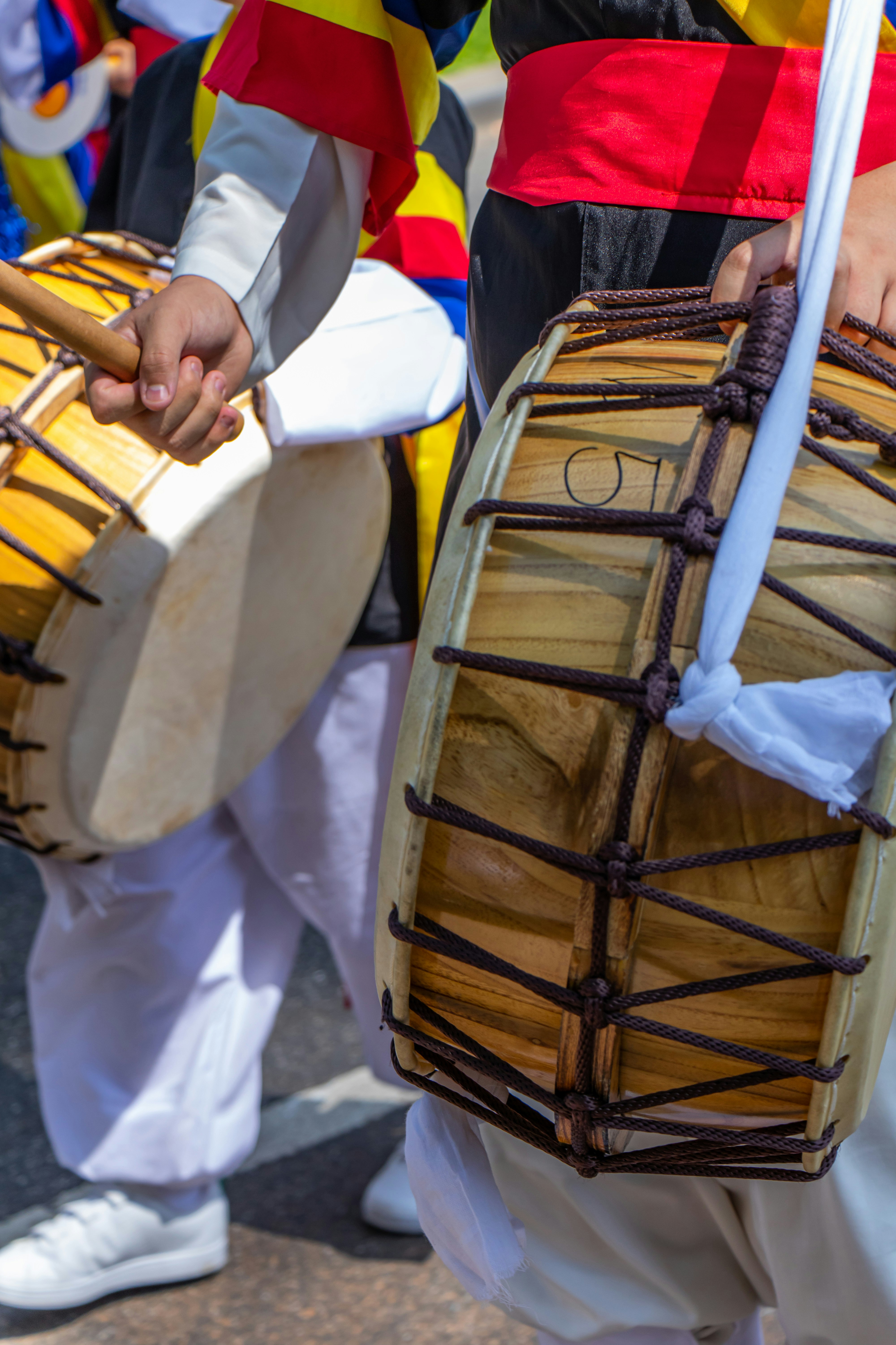 person playing drum during daytime